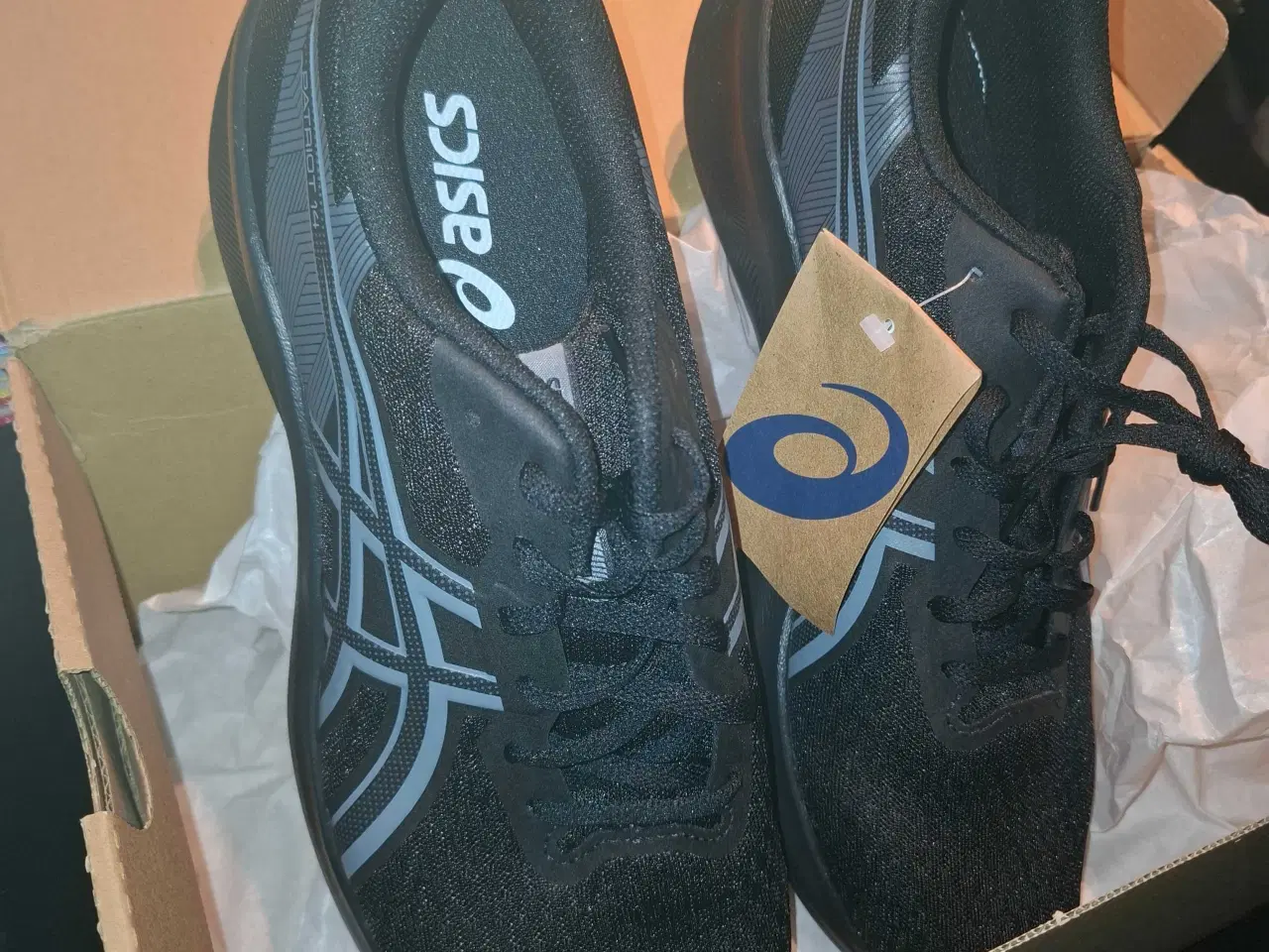 Billede 4 - ASICS sko, 45. Nye med kasse og mærke på.