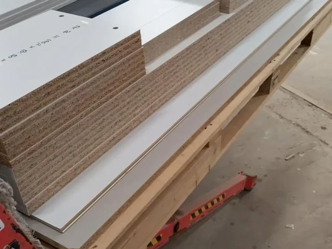 Billede 9 - 4 stk. usamlet højskabe H: 195,2 x B: 50 x D: 34,0 med låge og 16 hylder