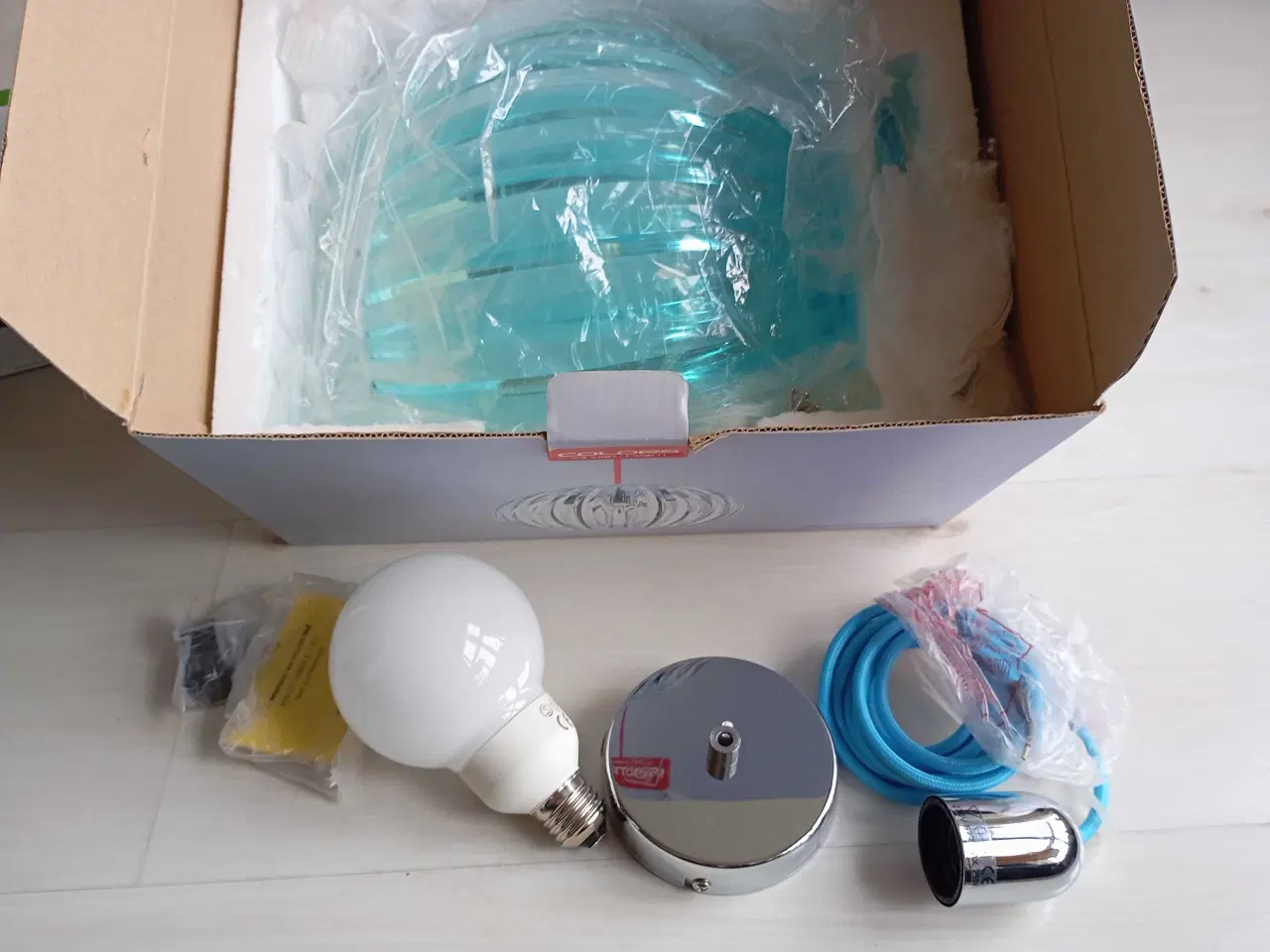 Billede 4 - Turkis farvet loftslampe. Colors By Copenhagen 