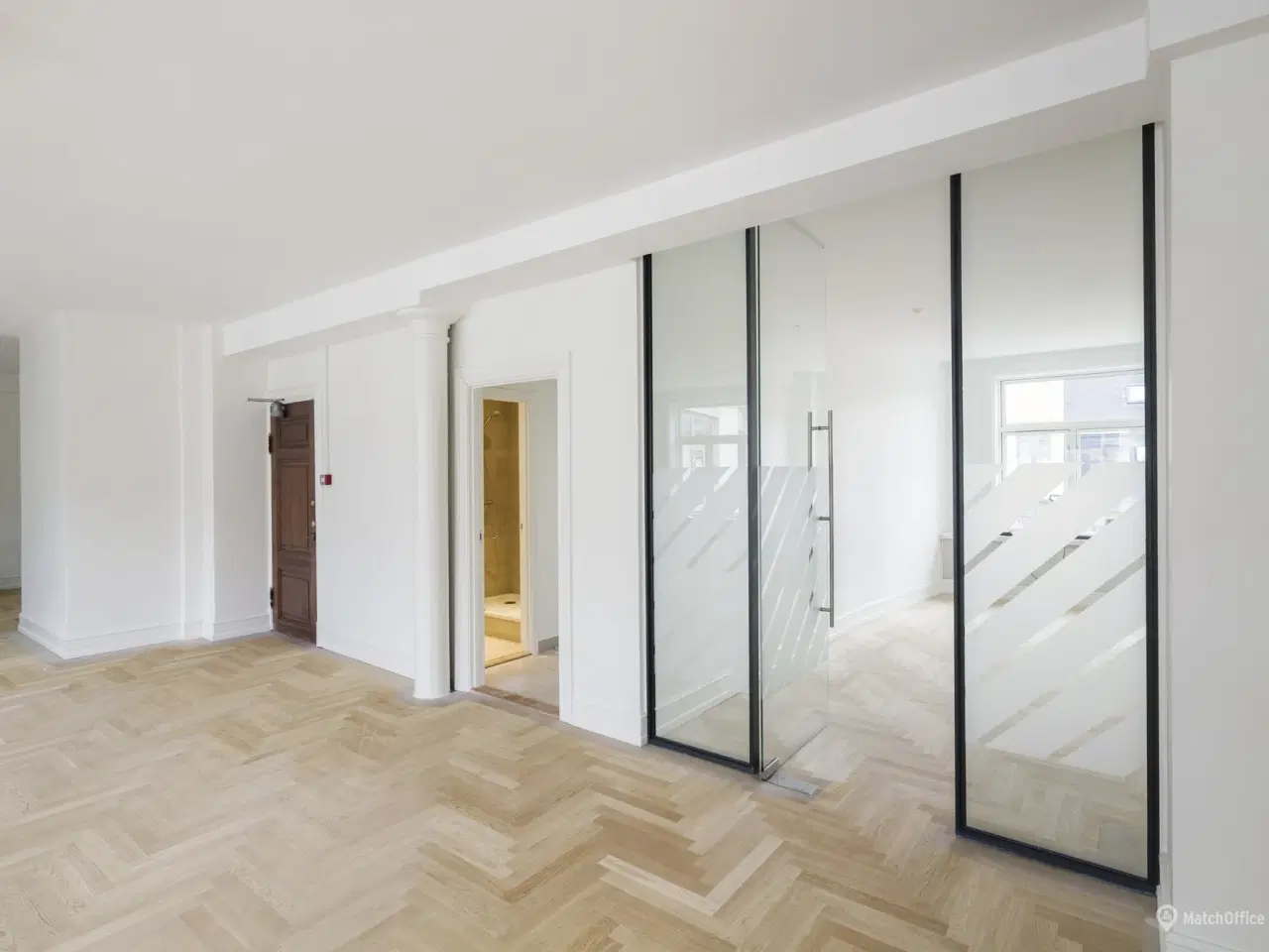 Billede 4 - Indbydende kontorer i stilsikre rammer