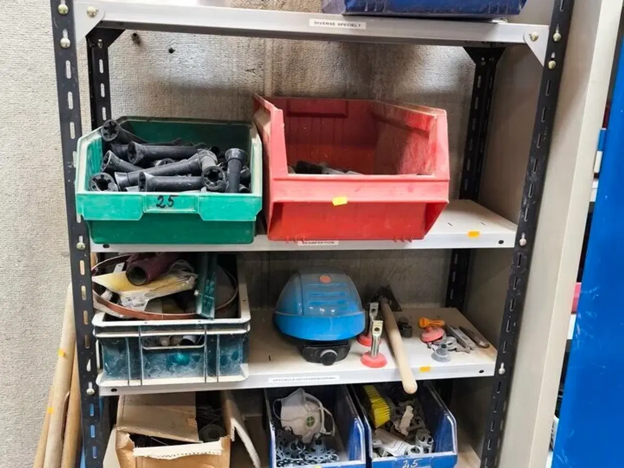 Billede 2 - Reol inkl. indhold