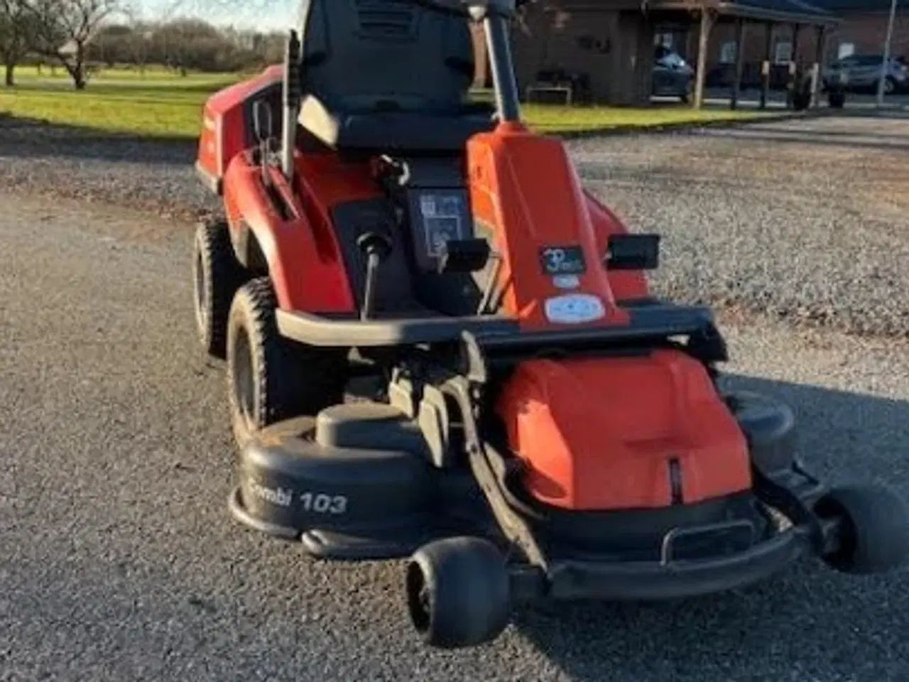 Billede 2 - Husqvarna R 214T AWD med 103 cm klippebredde