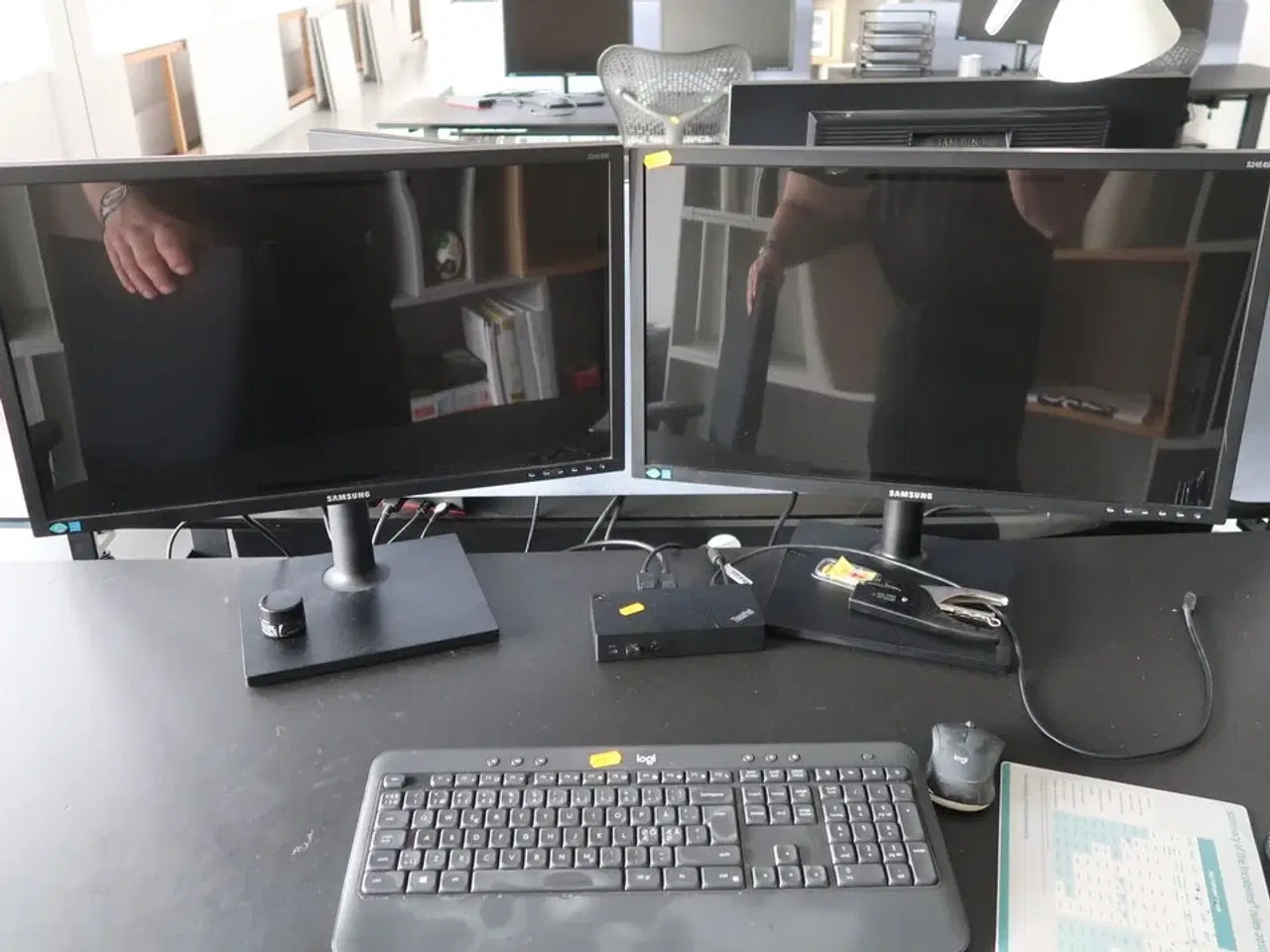 Billede 1 - 2 stk. computerskærme SAMSUNG S24E450, dockingstation LENOVO ThinkPad, tastatur, mus
