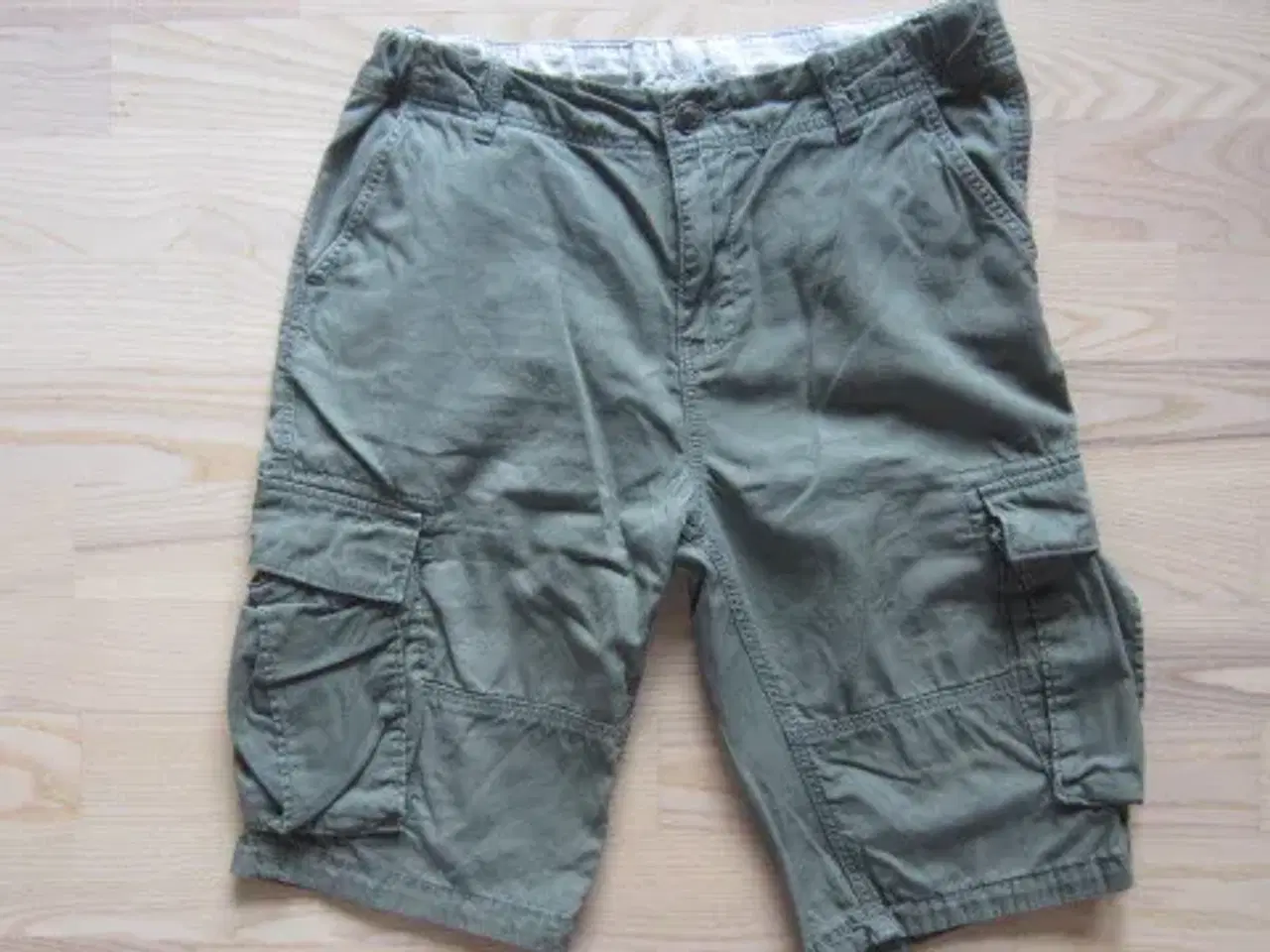 Billede 2 - Str. 158, armygrønne shorts