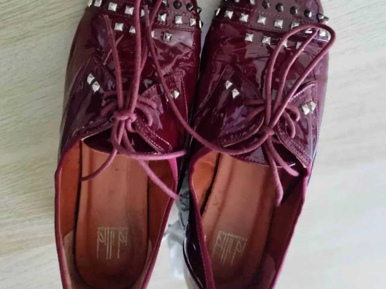 Billede 2 - Billi Bi flade læder/laksko med nitter