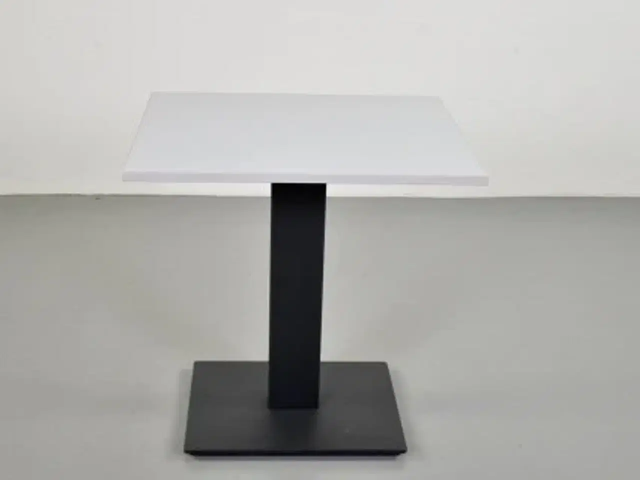 Billede 4 - Cafebord med lysegrå plade og antracit fod.