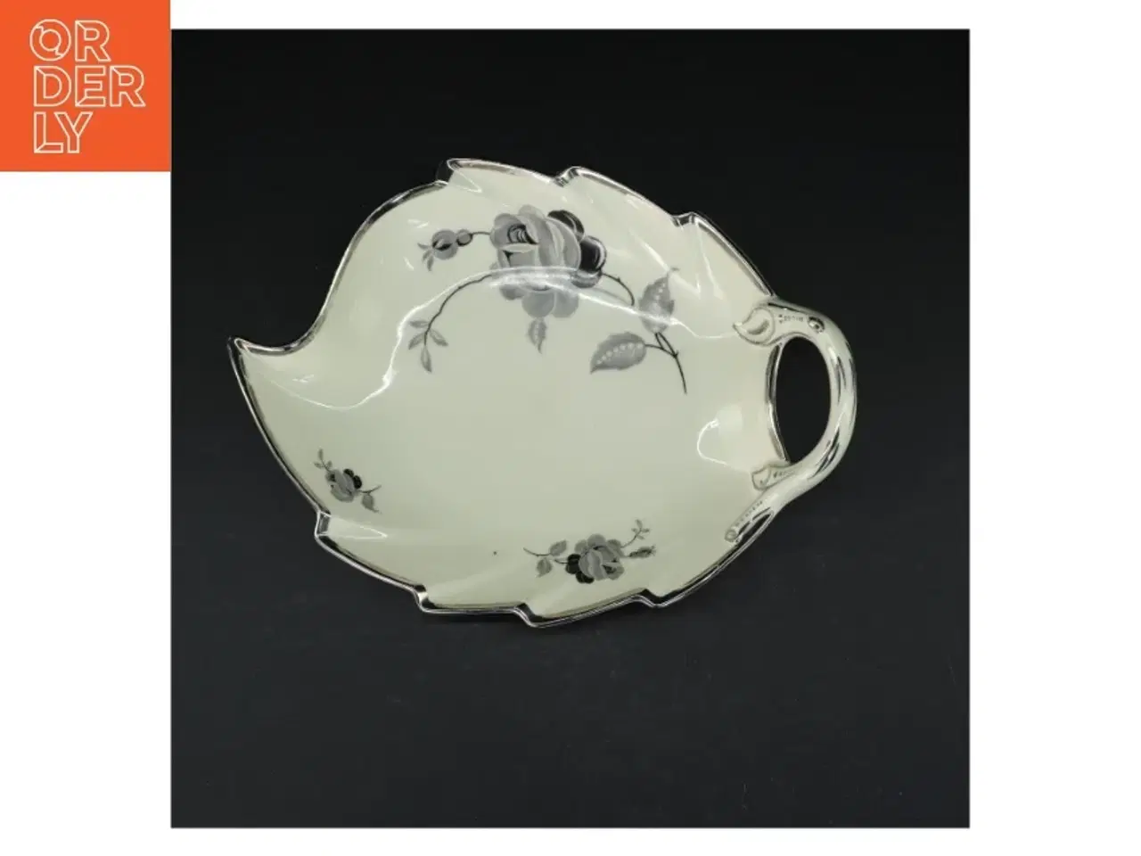 Billede 1 - Porcelæn fad med sort rose mønster fra KPM (str. 29x22 cm)