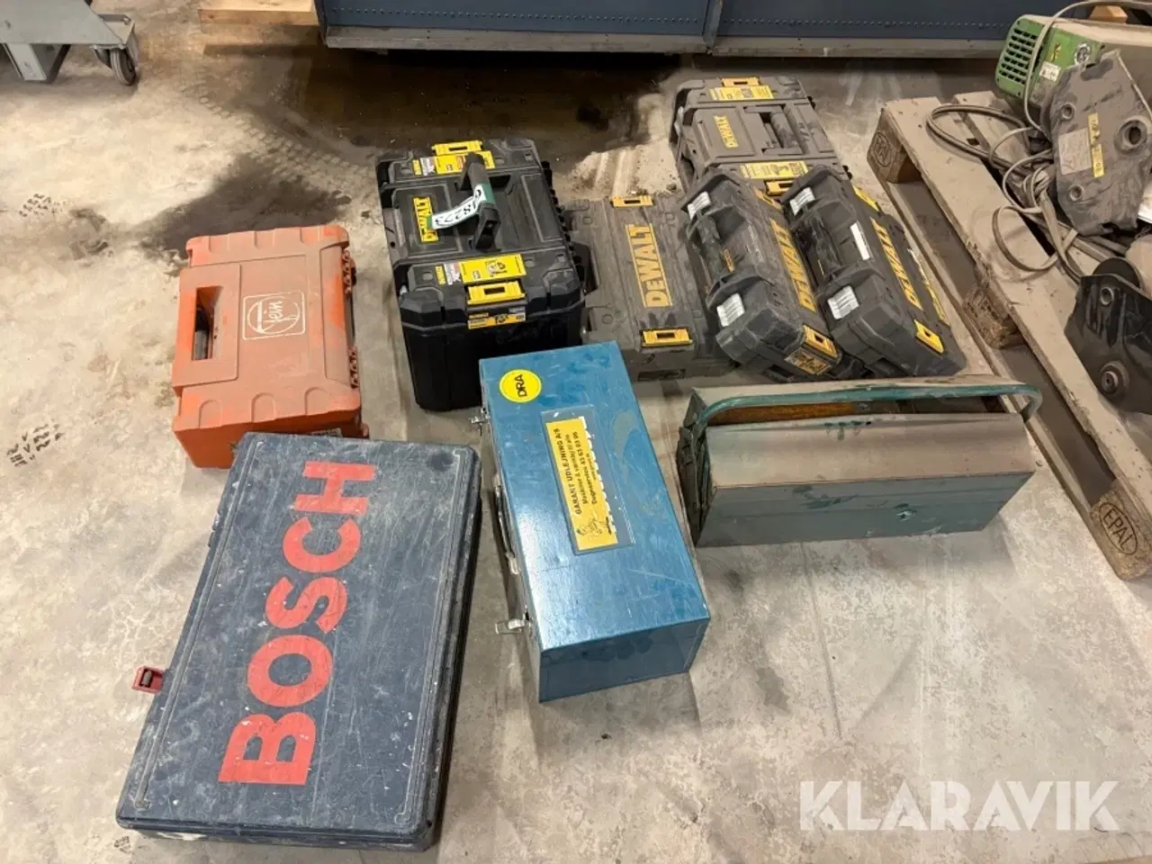 Billede 4 - Opbevaringskasser incl defekte maskiner Bosch makita dewalt