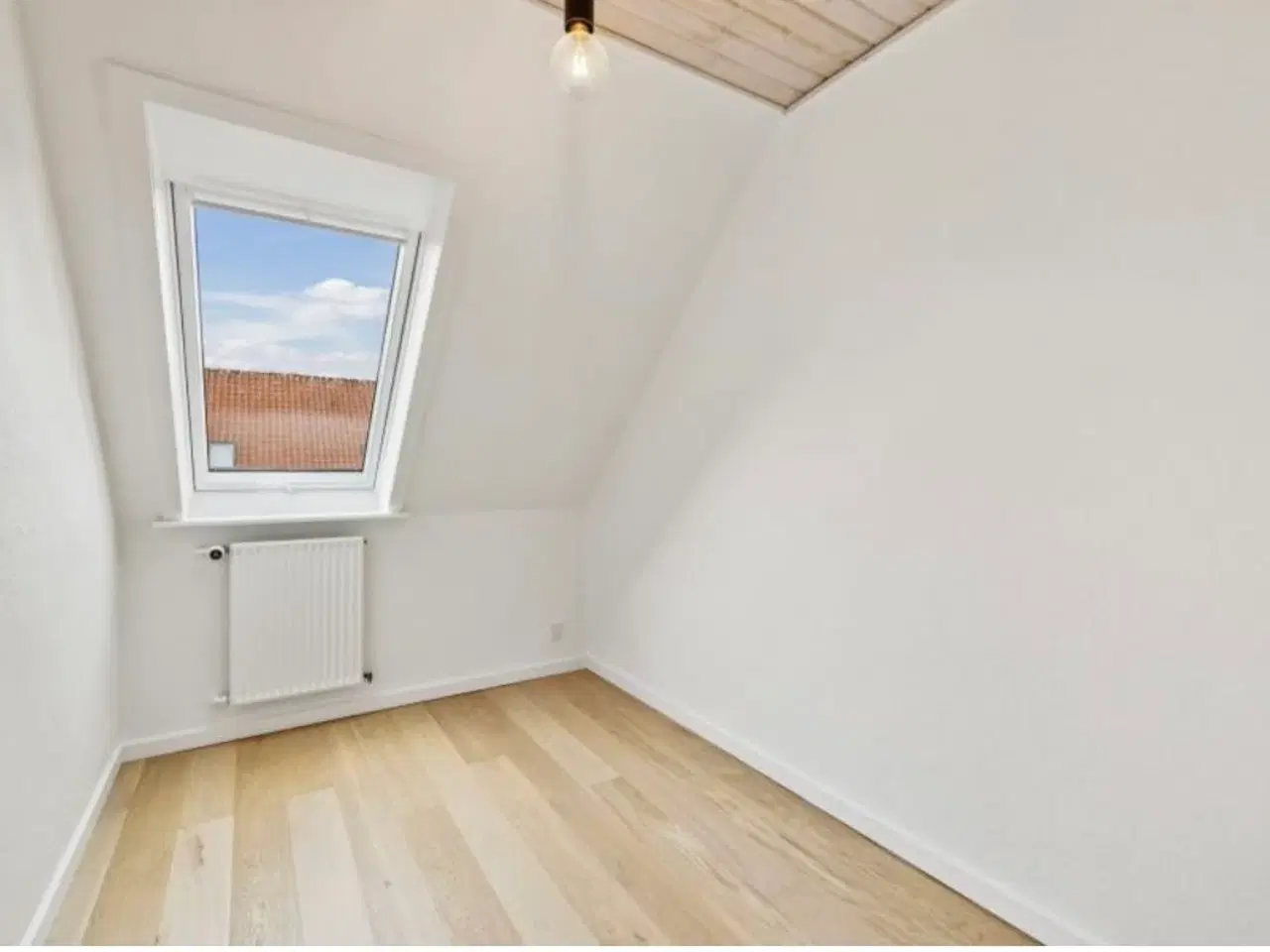 Billede 6 - Flyt direkte ind! Totalistandsat rækkehus i