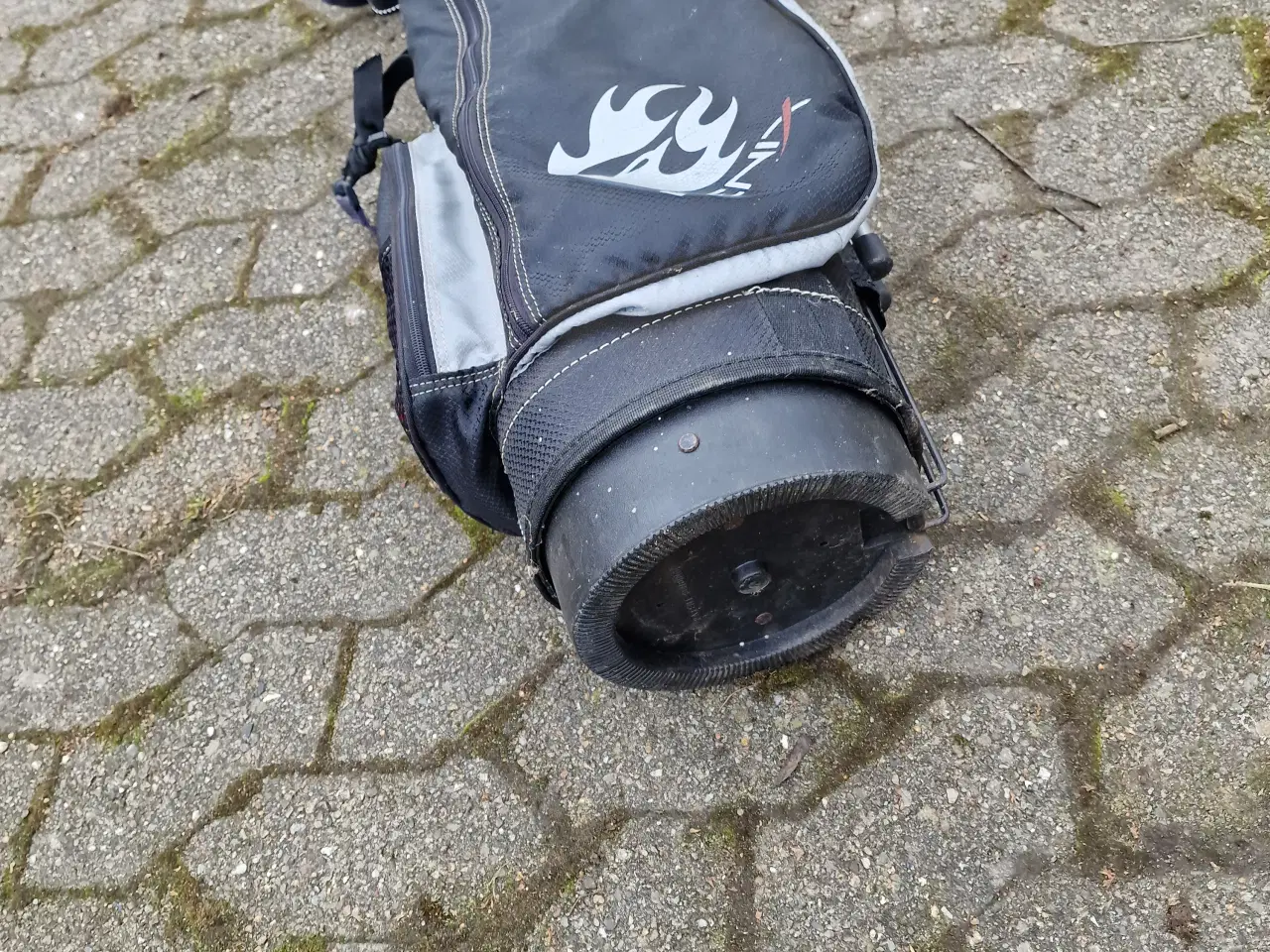 Billede 4 - Golfstandbag FENIX med jern og køller