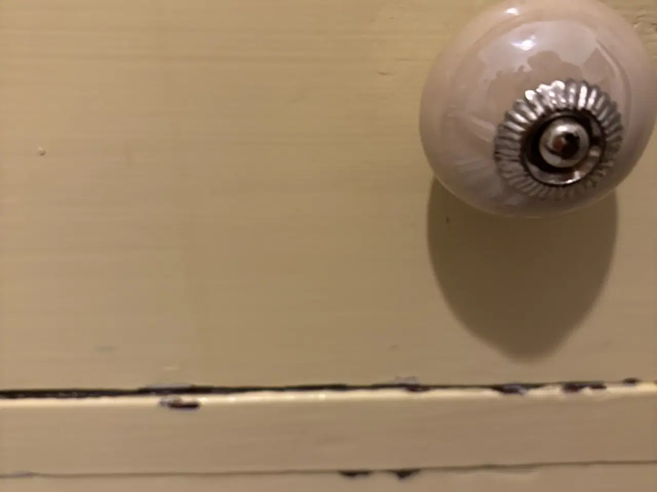 Billede 3 - Smuk vintagekommode i blank melongul