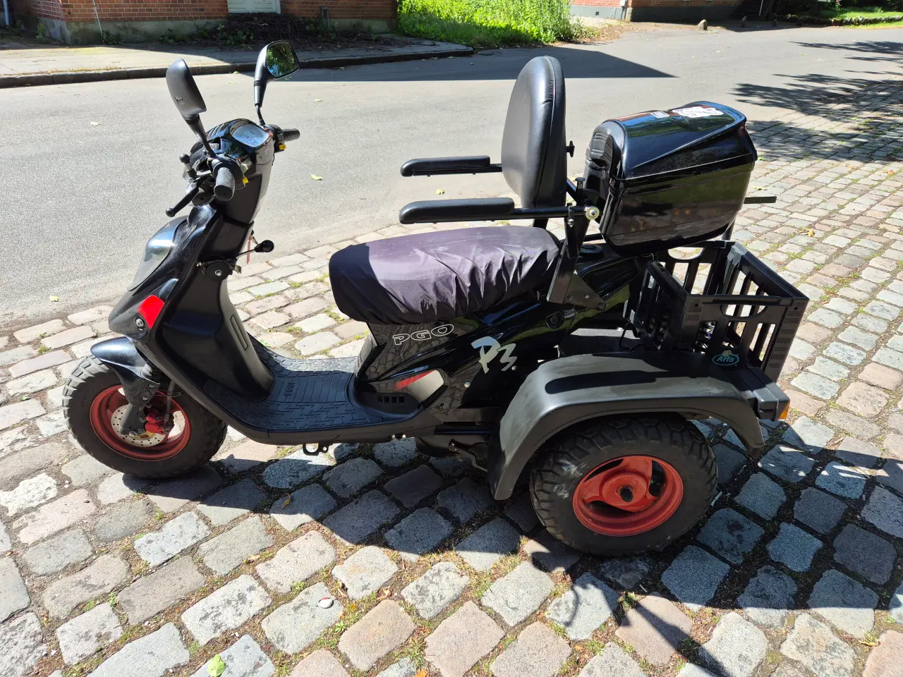 Billede 5 - Pgo p3 2 takter 3 hjulet står næsten som ny