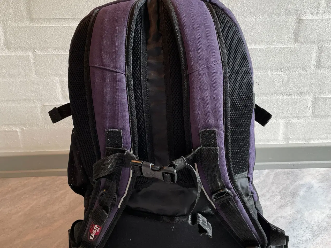 Billede 3 - EastPak skoletaske sælges