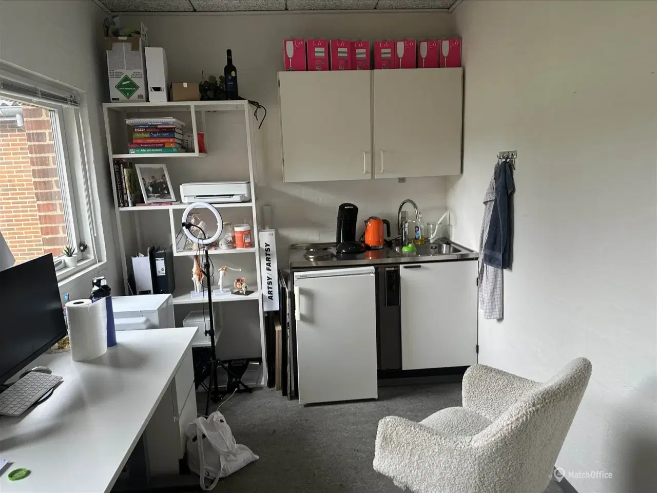 Billede 9 - Optimale rammer til din virksomhed: Lyst erhvervslejemål med høj port og topfaciliteter