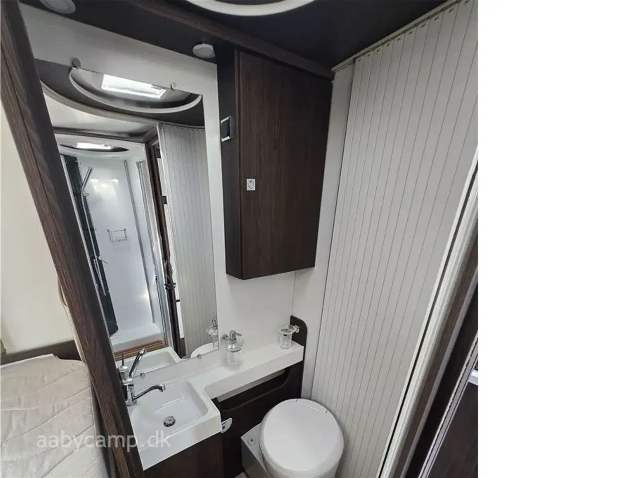 Billede 14 - 2020 - Benimar Sport 363   NK Pakke. Automatgear. solceller. markise. Batteri. Plisse i for og sideruder. Bemærk at den har 5 selepladser.