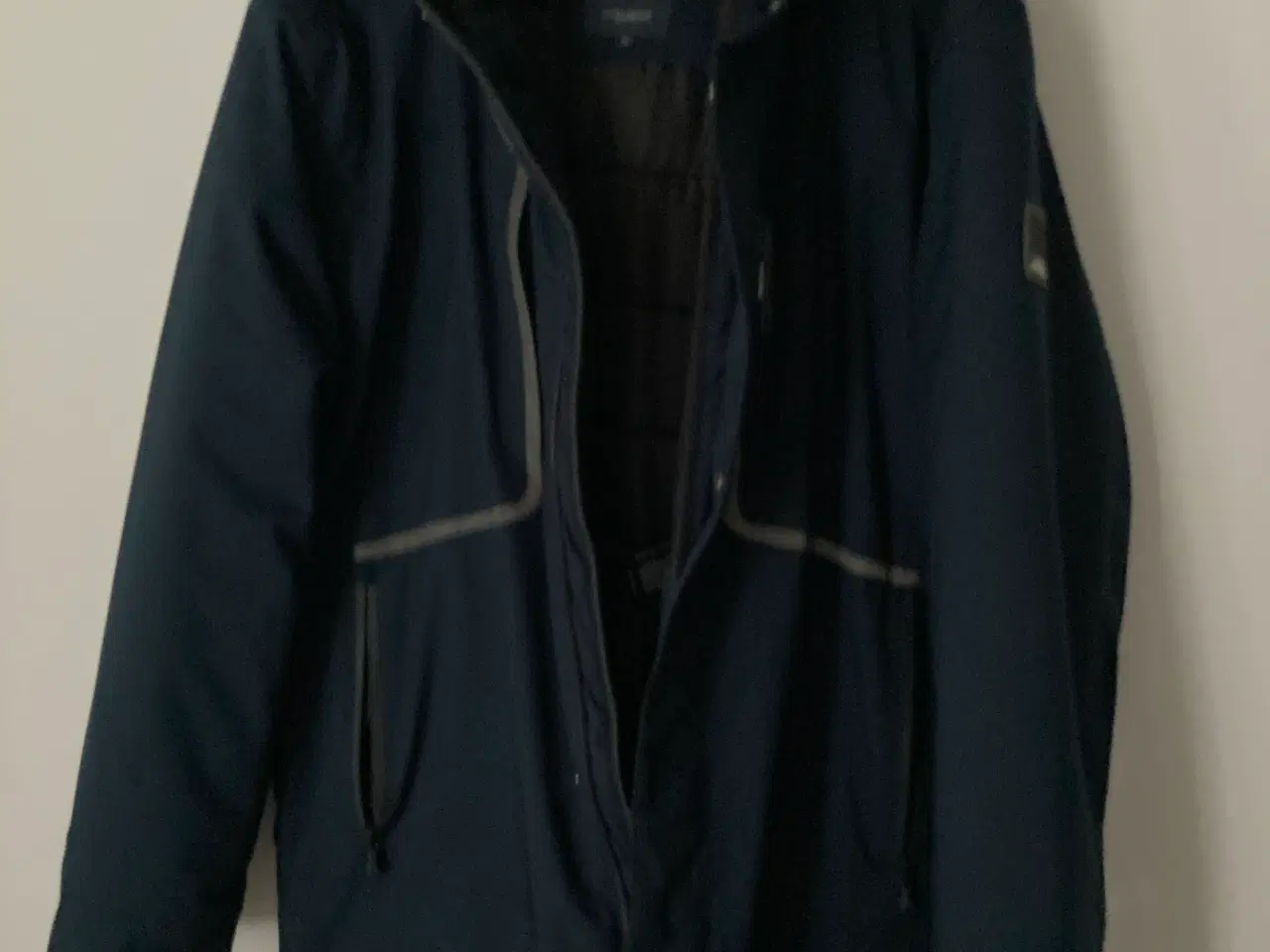 Billede 1 - Varm,  vind-og vandtæt vinterjakke sælges