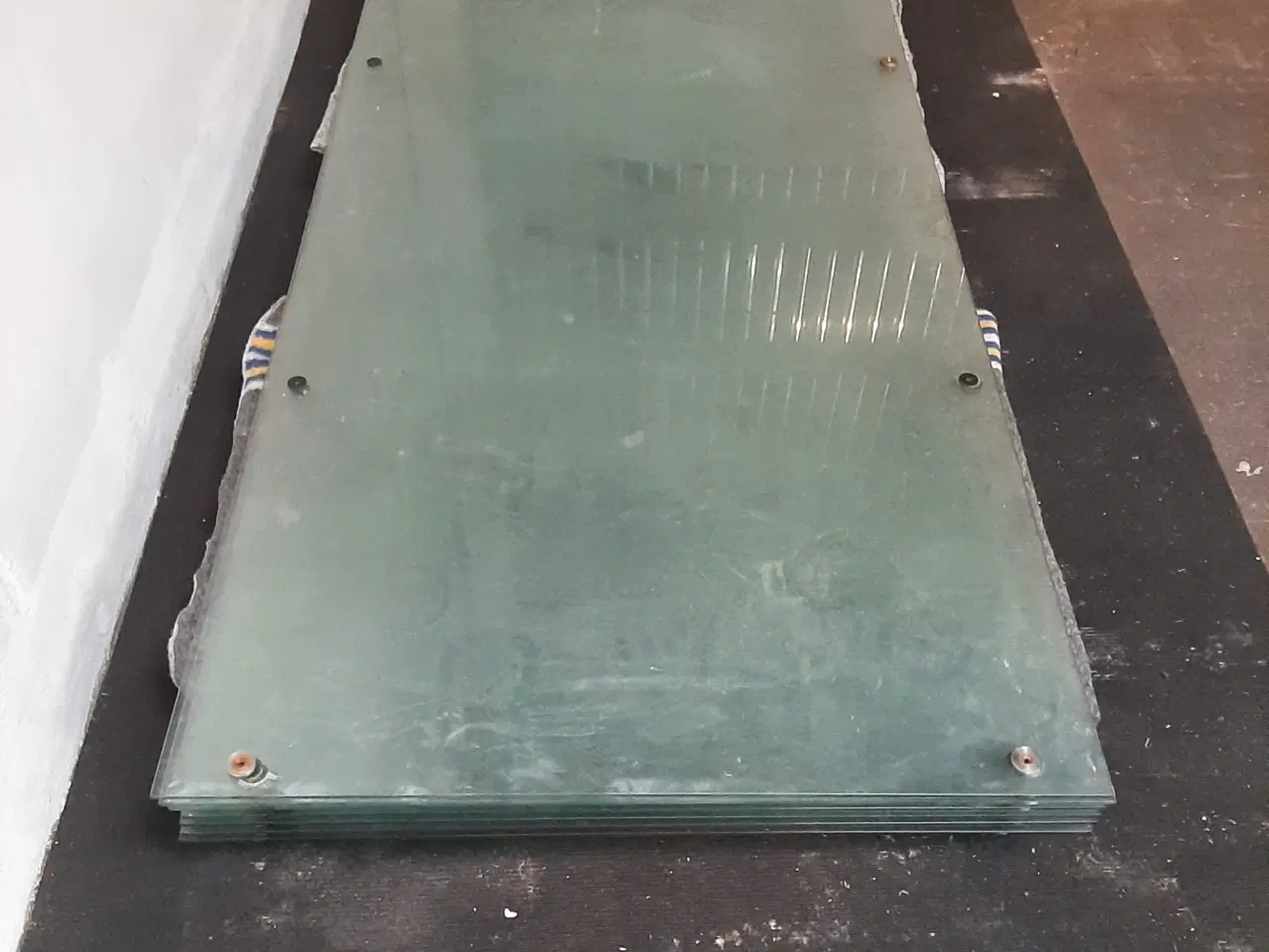Billede 4 - Udhæng i hærdet glas og galvaniseret stål 2330 x 1125 mm