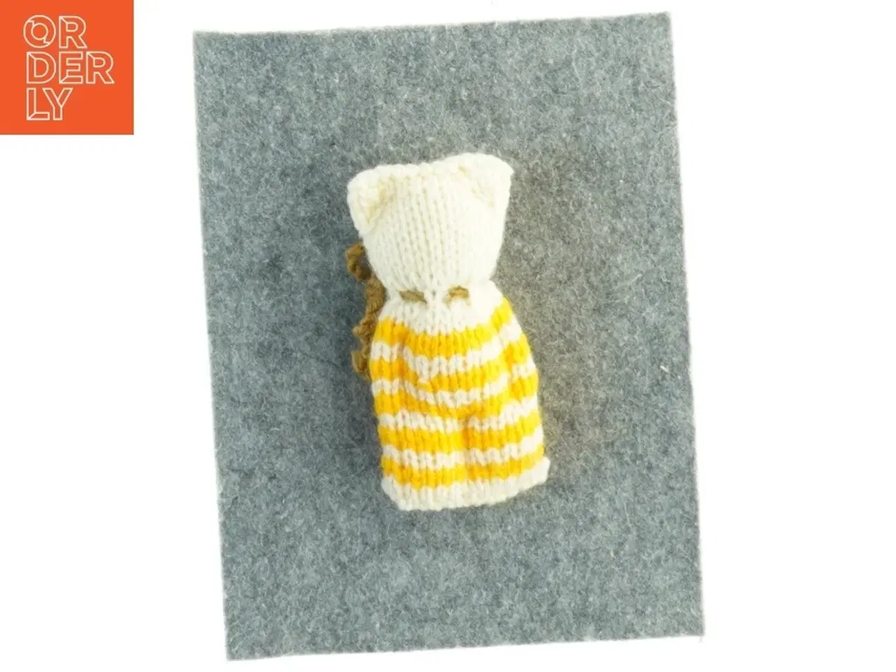 Billede 2 - Håndstrikket bamse (str. 13 x 7 cm)