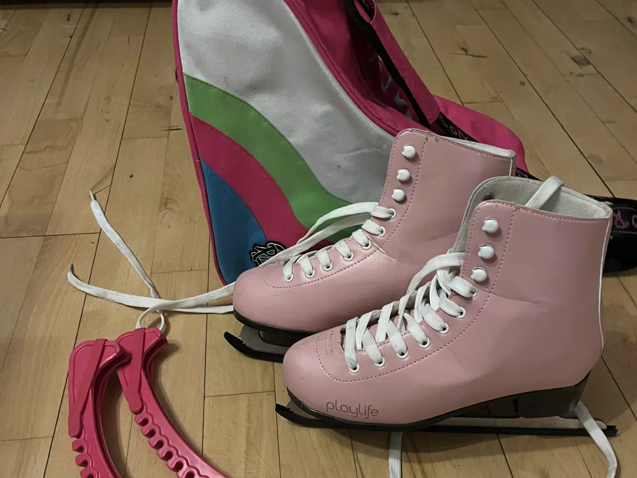 Billede 1 - Kunstskøjter str 38 + taske 