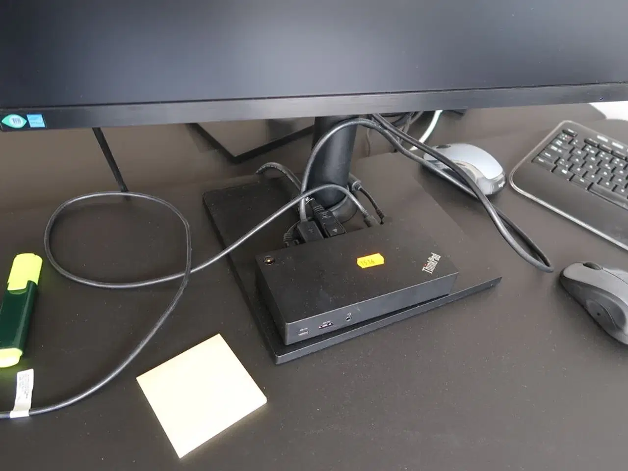 Billede 2 - 2 stk. computerskærme SAMSUNG F24T450FQR, dockingstation LENOVO, tastatur, mus