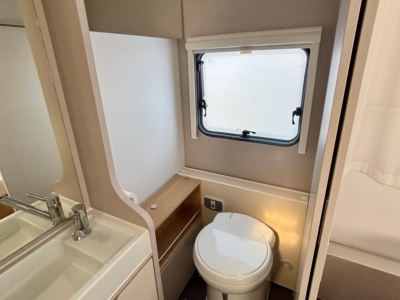 Billede 10 - Adria Adora 613 UT – Årgang 2022