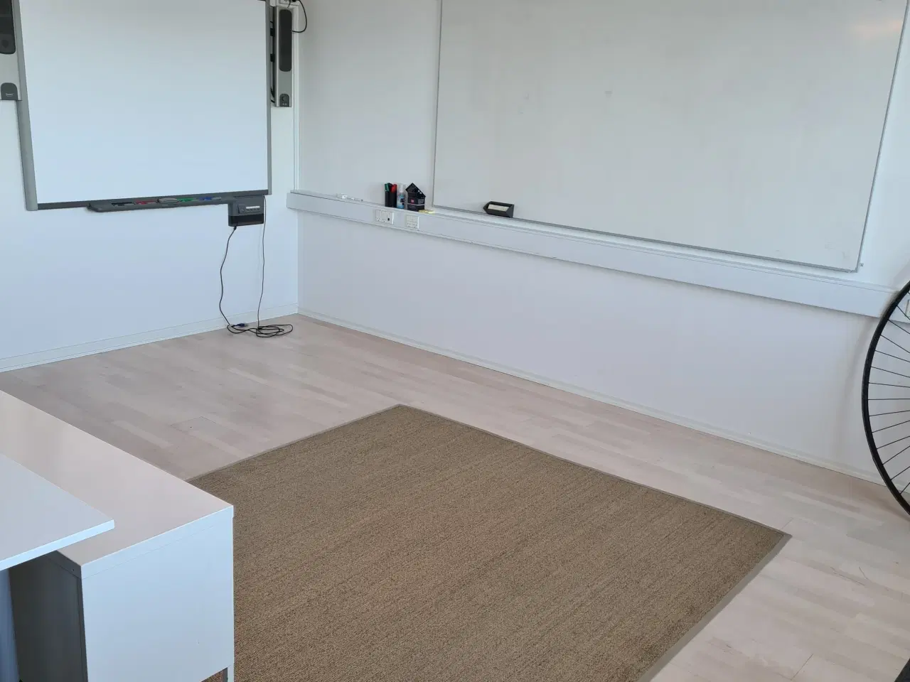 Billede 2 - Lækkert lyst kontorlokale i velfungerende kontorfællesskab