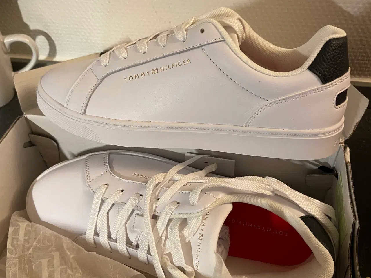 Billede 1 - Tommy Hilfiger sneakers str 38 hvide