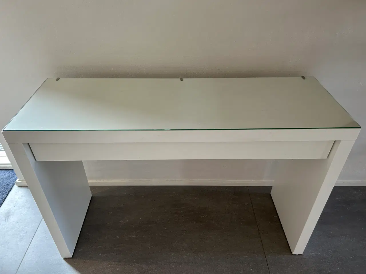 Billede 8 - Ikea Malm sminkebord med glasplade
