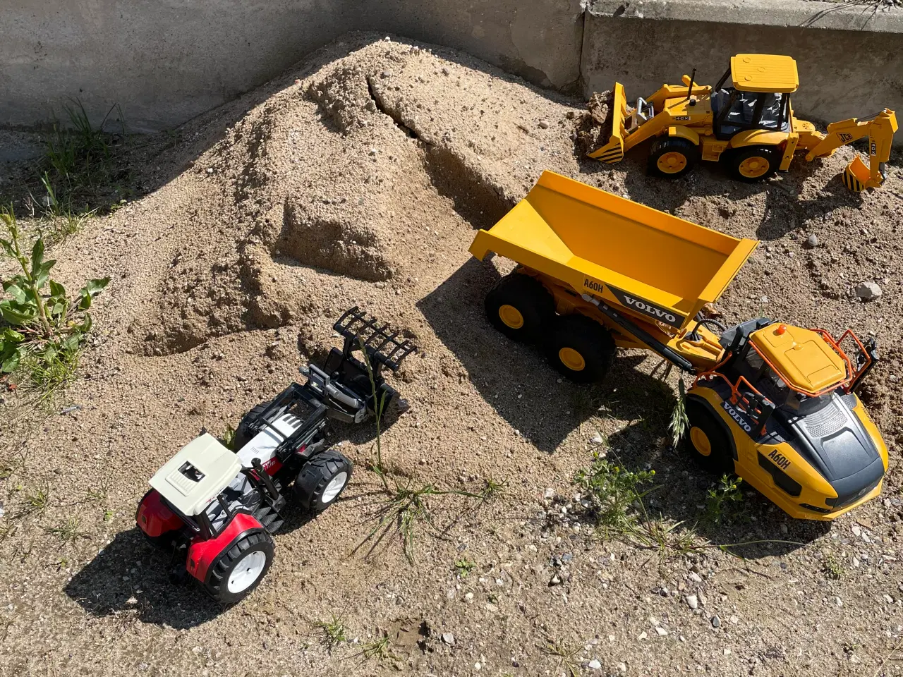 Billede 1 - Rendegraver, skraldebil, traktor m/ ballegrab
