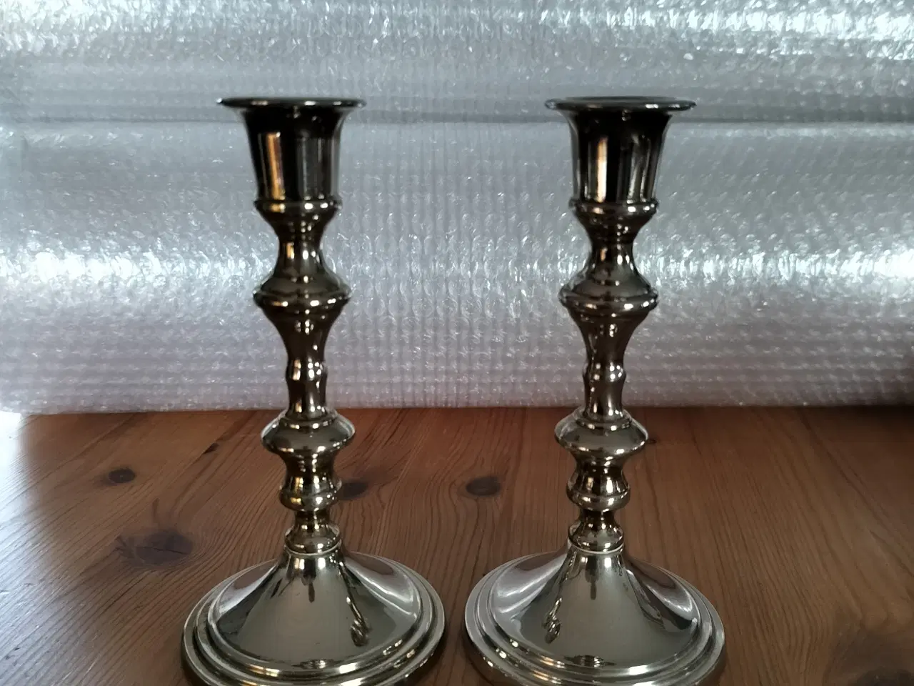 Billede 1 - Et par klassiske engelsk fremstillede lysestager
