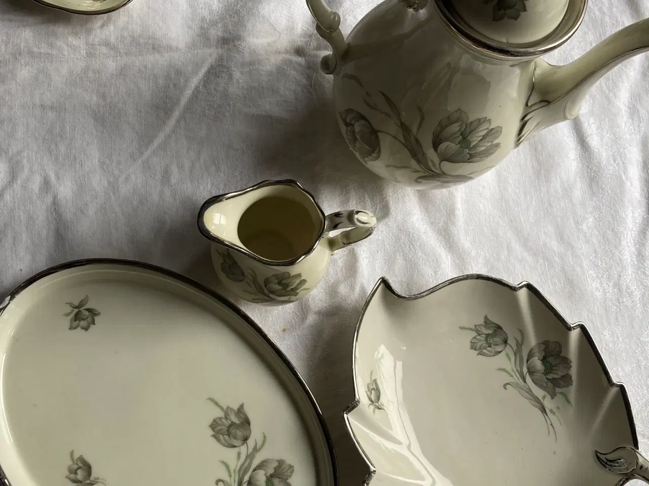 Billede 2 - Porcelæn kaffekande og fade