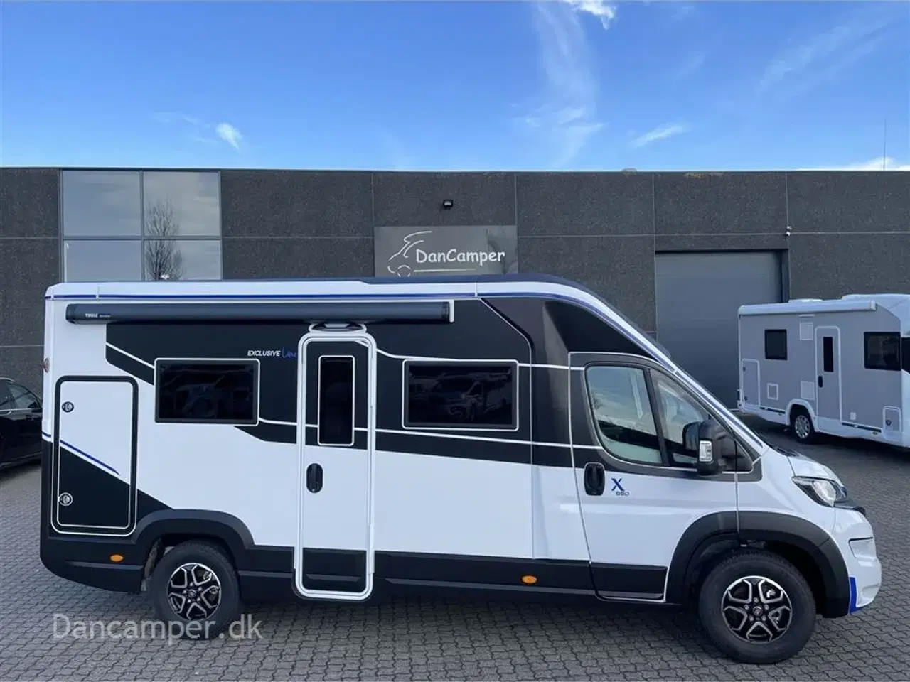 Billede 1 - 2024 - Chausson X650 Exclusive line   MESSEPRIS kr. 999.900,- SPAR kr. 50.000,- Camper med stor Lounge og siddegruppe, 9-trins automatgear, sænkeseng, stor garage, specialfælge, Connect- og X-tilbehørspakke ,