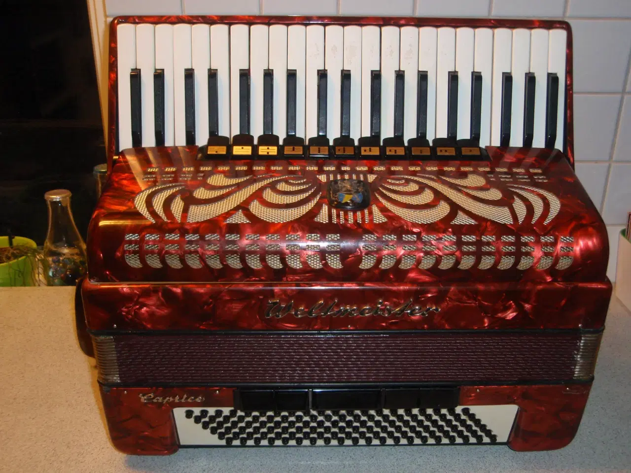 Billede 2 - Ældre Weltmeister Harmonika mrk. Caprice.