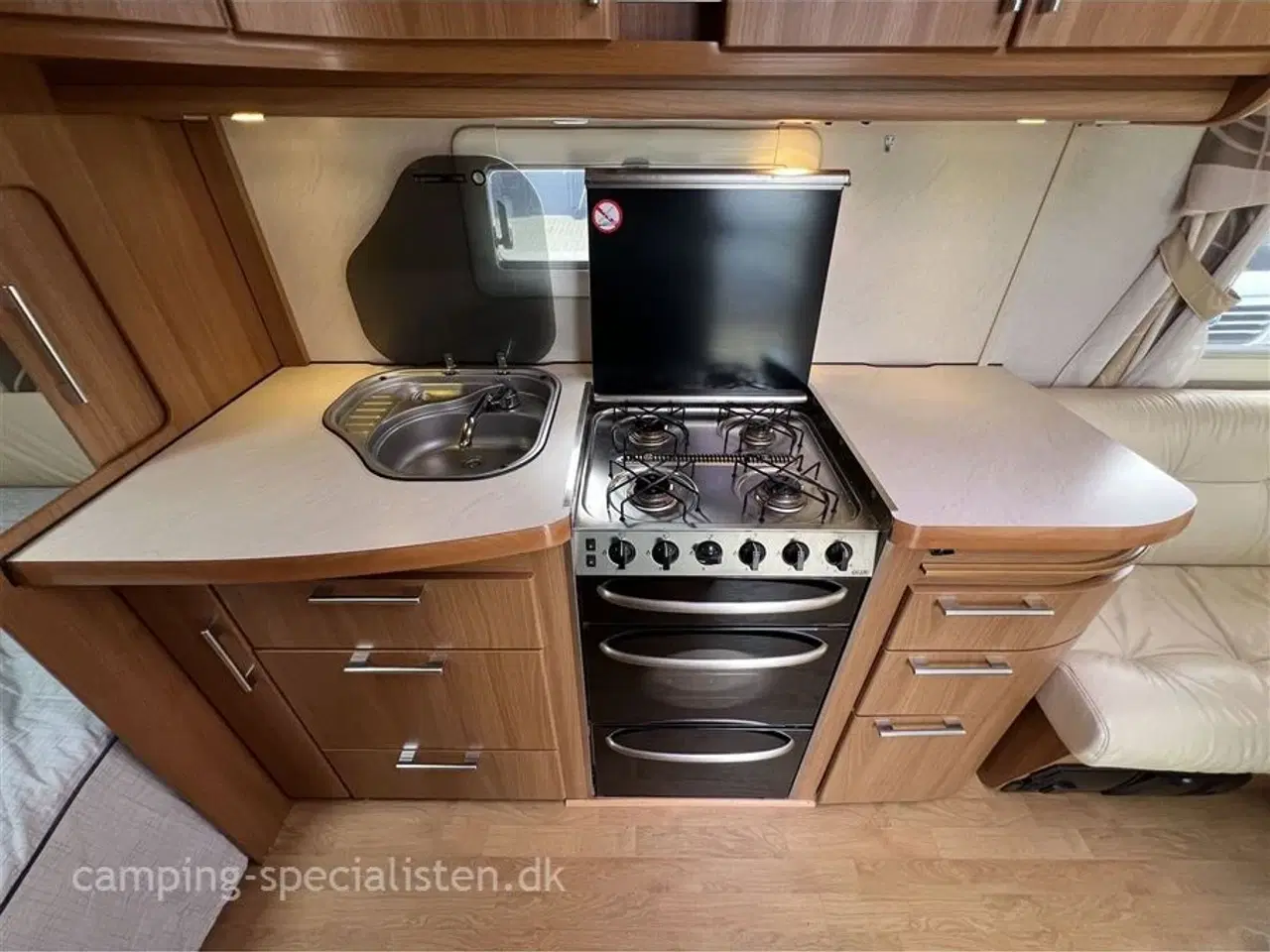 Billede 10 - 2009 - Kabe Royal 560 XL KS   2009 Kabe Royal 560 XL KS - Se den nu hos Camping-Specialisten.dk