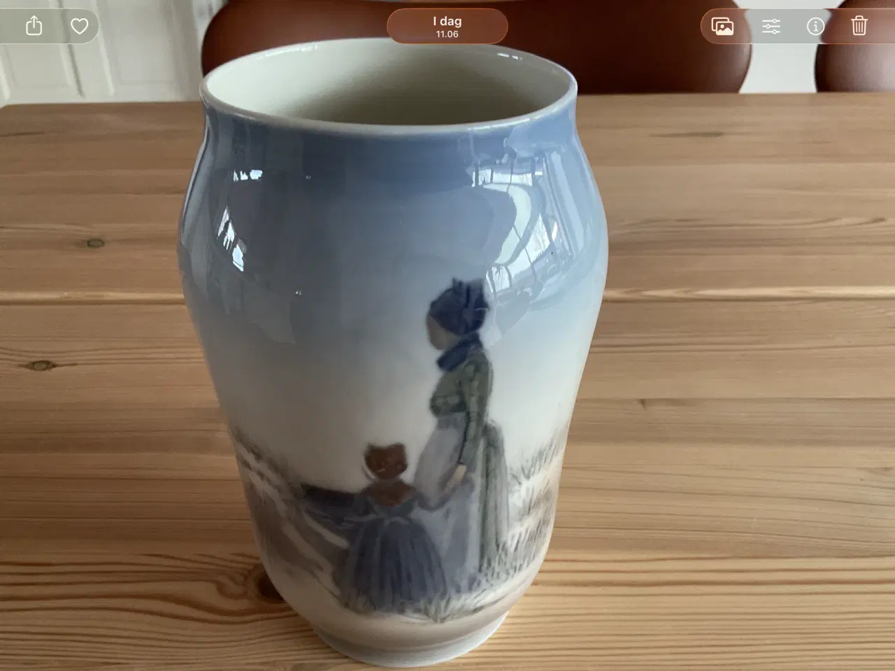 Billede 2 - Royal Copenhagen vase med Fanøpiger