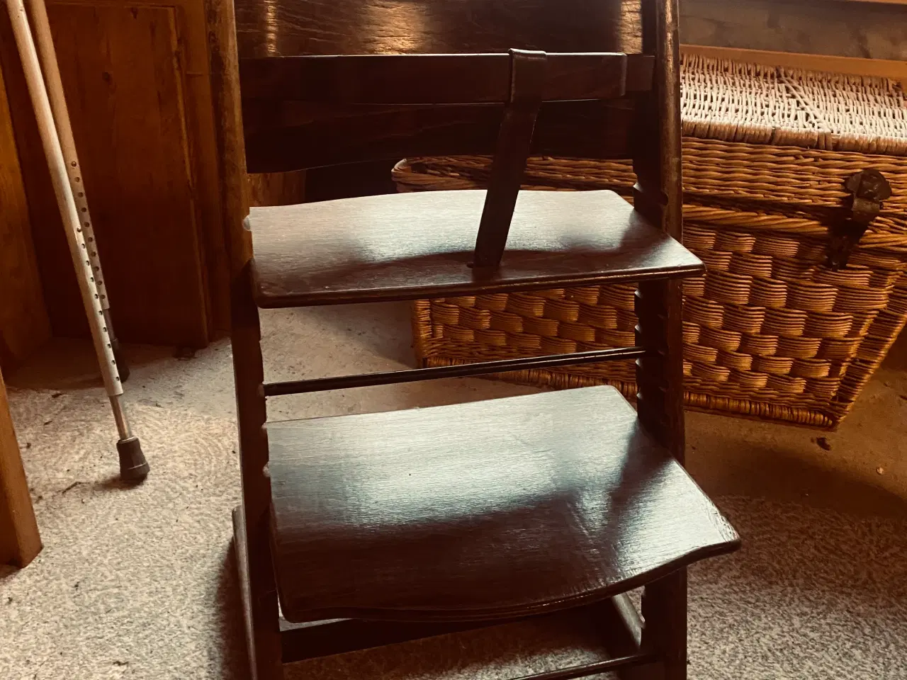 Billede 3 - Højstol i bejdse træ