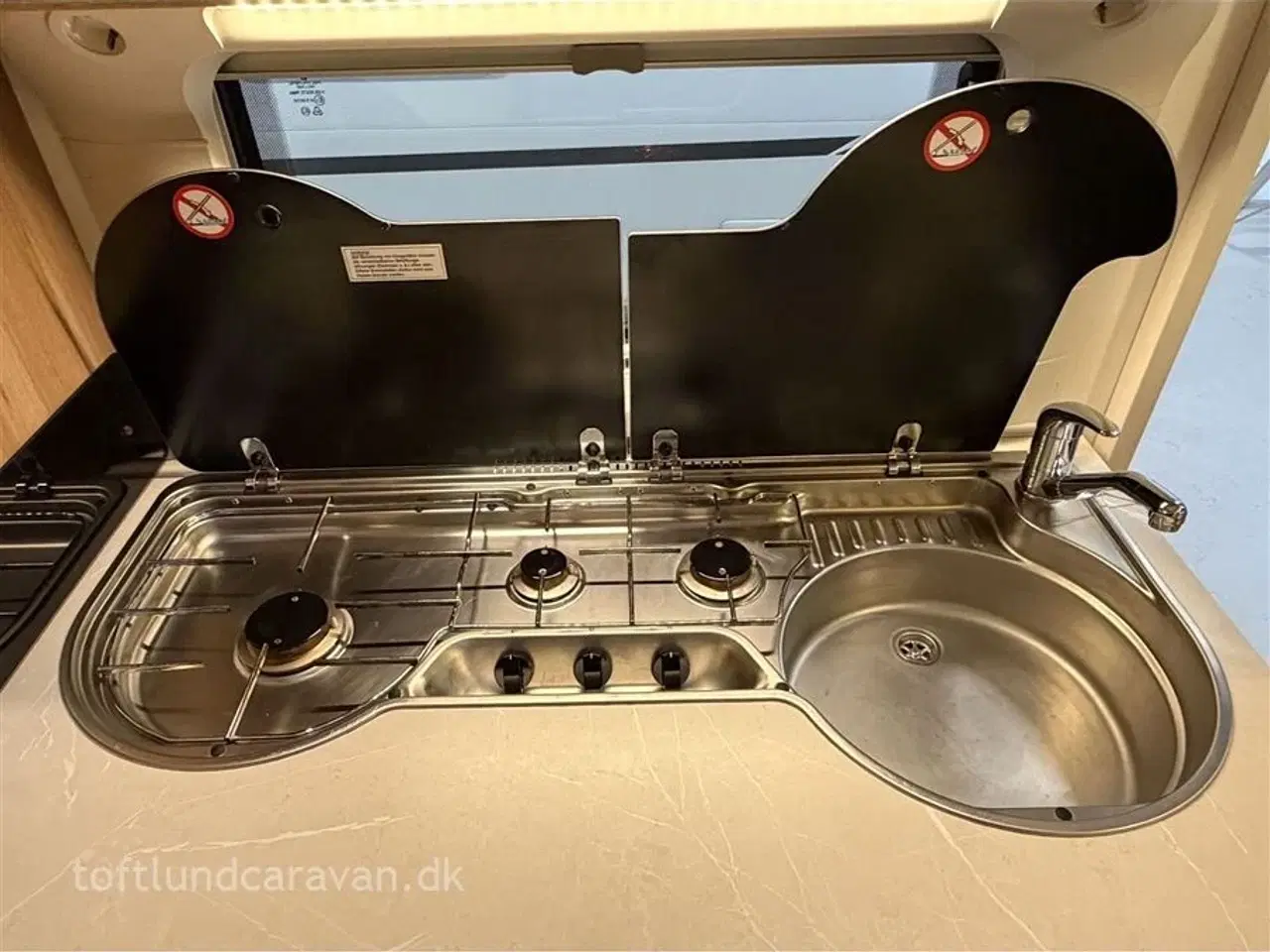 Billede 14 - 2020 - Hobby De Luxe 495 UL DK line   Superflot og velholdt, Enkeltsenge m/udtræk, m/MOVER + STORT ISABELLA FORTELT, DK-LINE model.