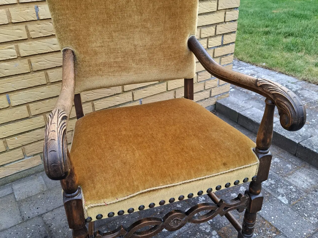 Billede 1 - Kongestol i gul velour