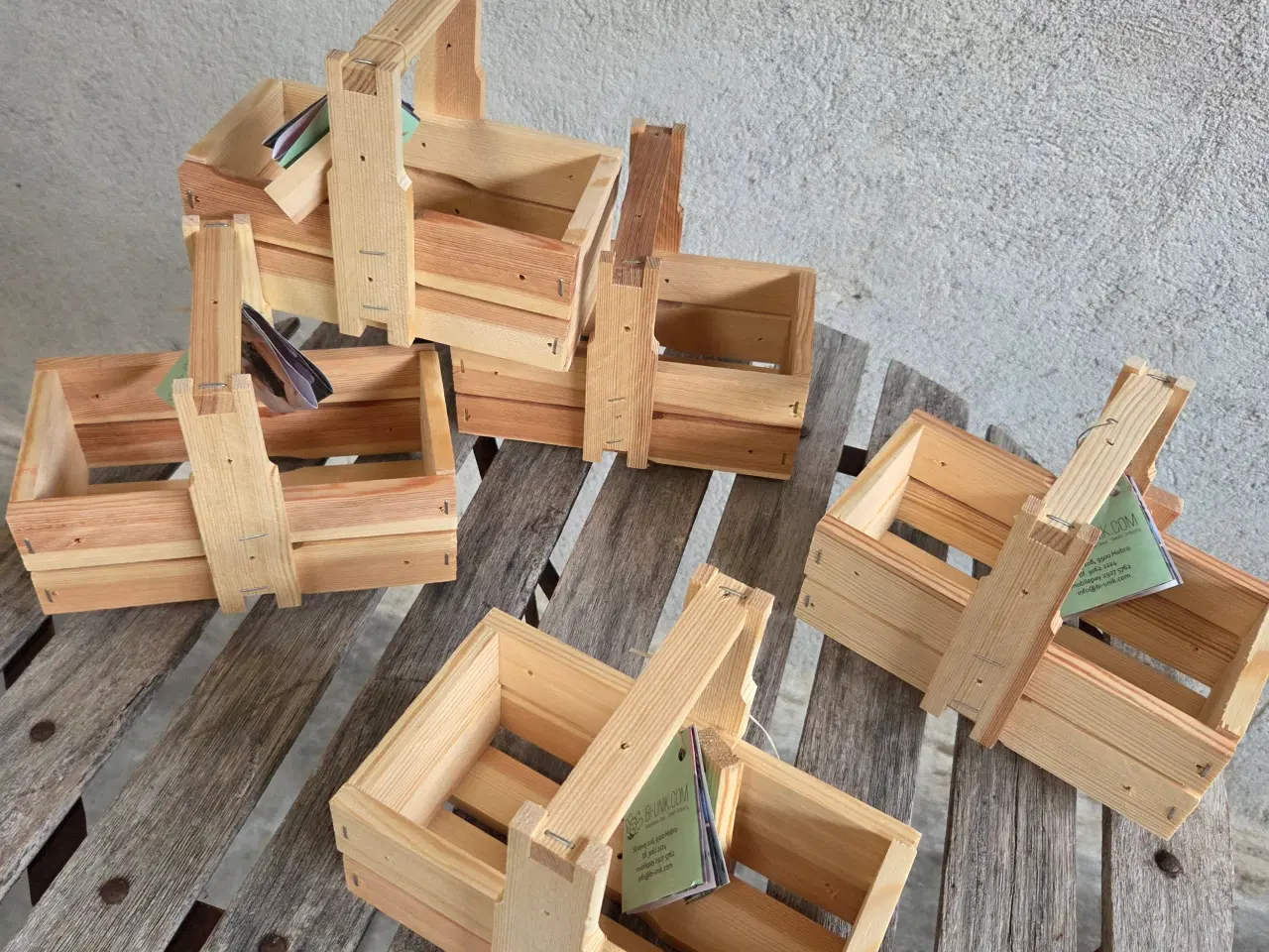 Billede 2 - Fin lille kurv til dekorationer / Værtindegave 