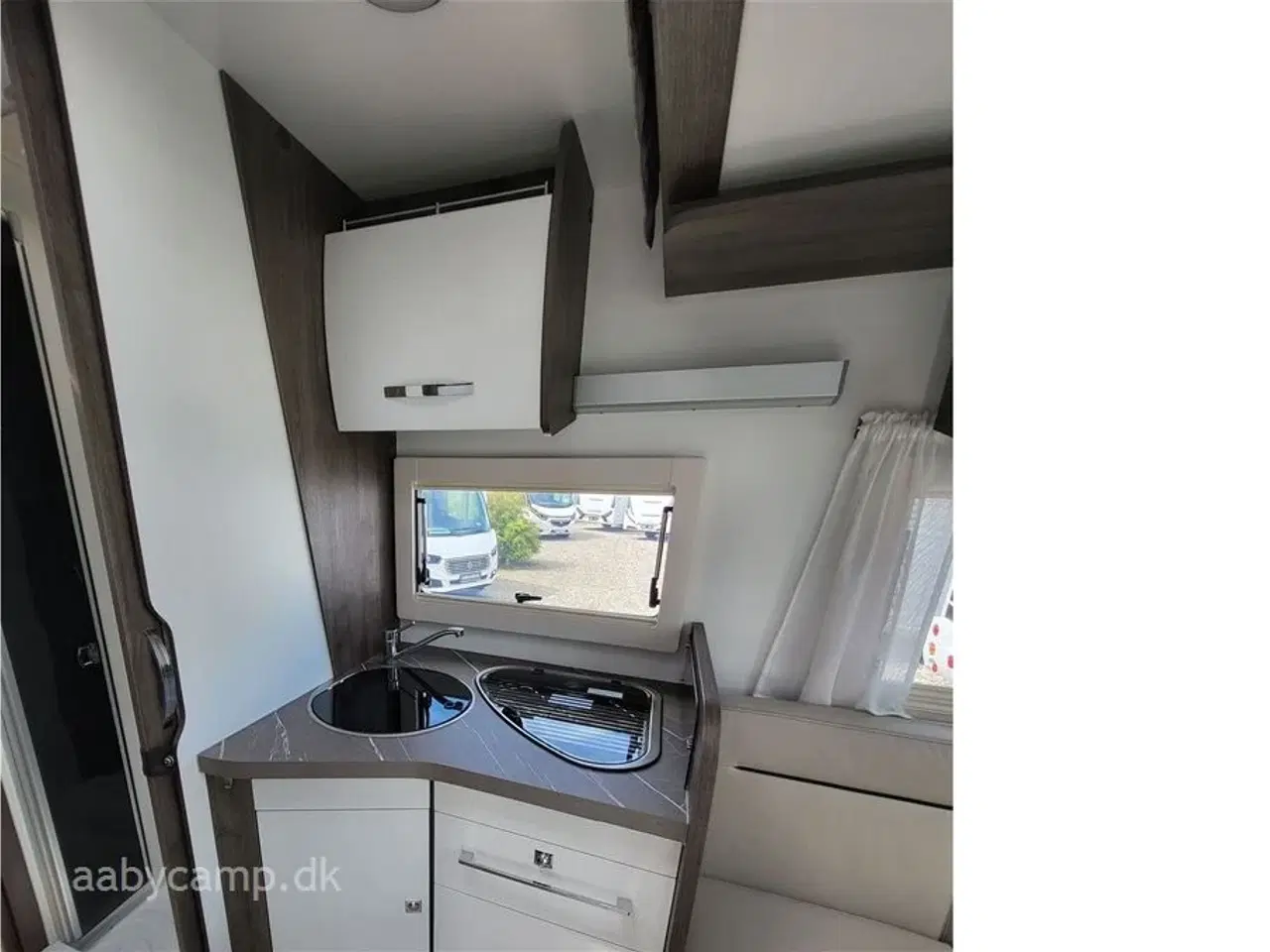 Billede 9 - 2024 - Benimar Tessoro T468 Special Edition   Automatgear. NK Pakke. solcelle. batteri. inverter. Maxxfan. markise. udvendigt bruseudtag. lædersæder. Kun 4600 Km!!!
