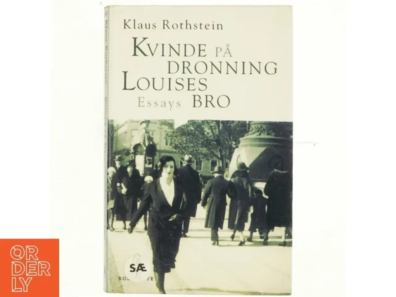 Billede 1 - Kvinde på Dronning Louises Bro : essays af Klaus Rothstein (Bog)