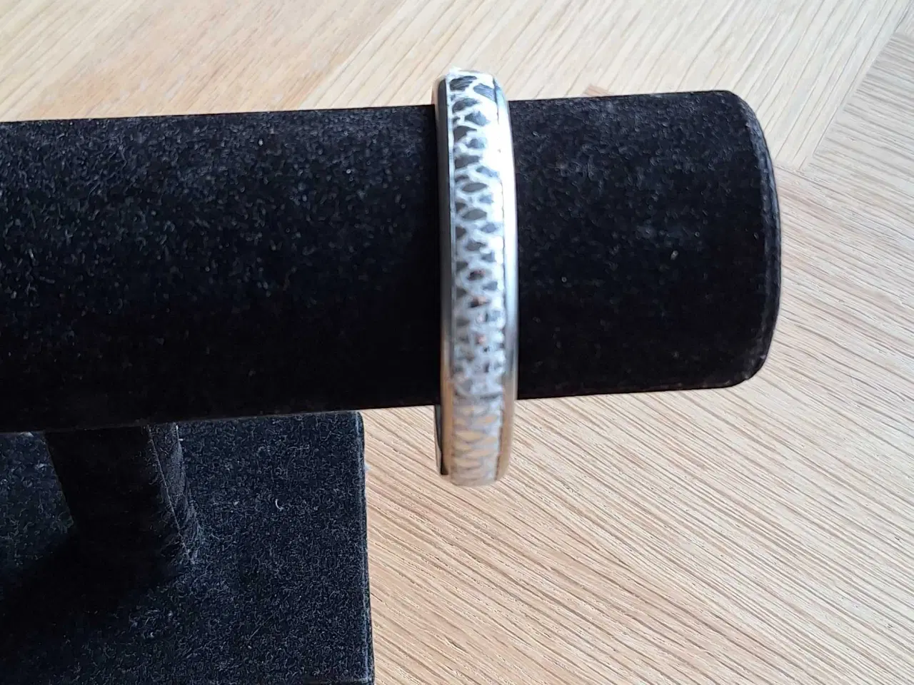 Billede 2 - Sølvfarvet armbånd 
