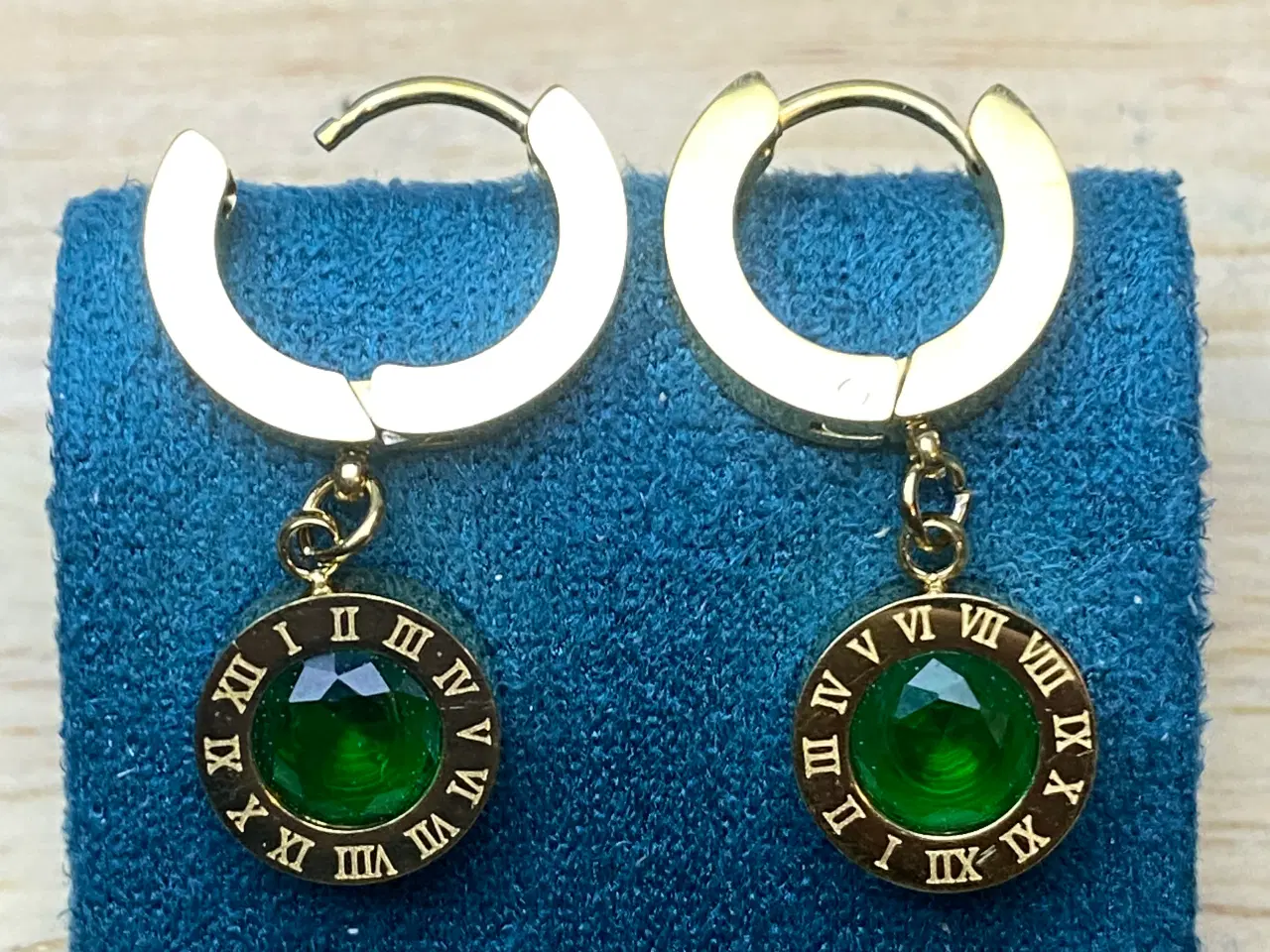 Billede 3 - Guldbelagt halskæde og øreringe med romertal