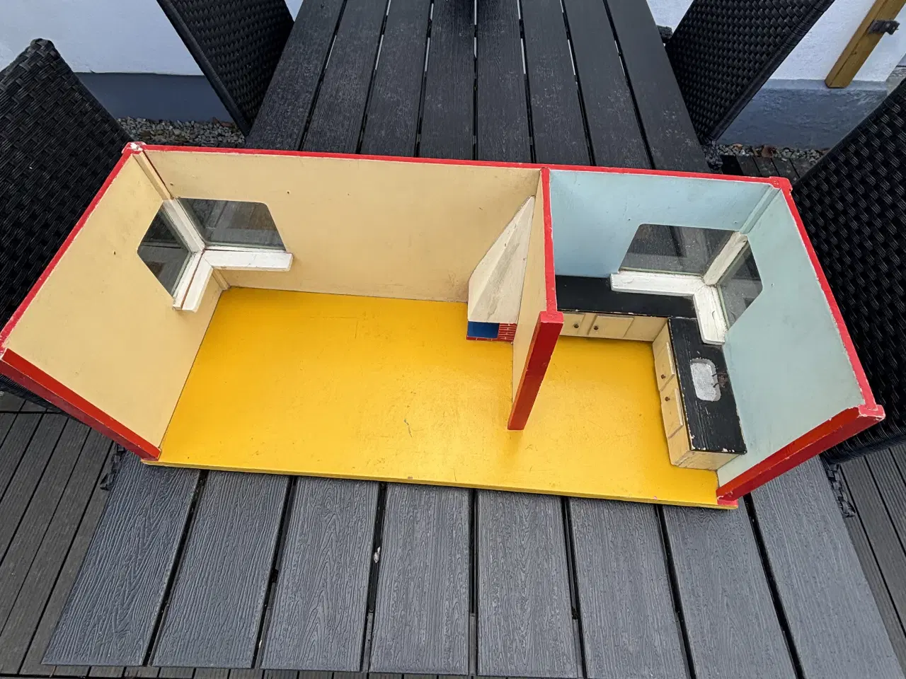 Billede 3 - Dukkehus ?