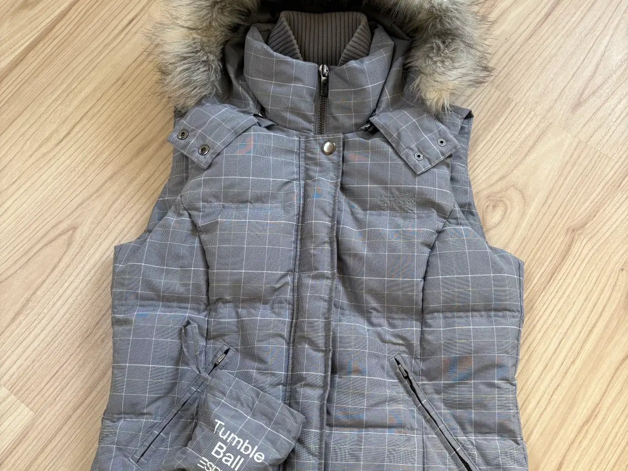 Billede 1 - Super skøn dun vest ( Kun 50 kr ). 