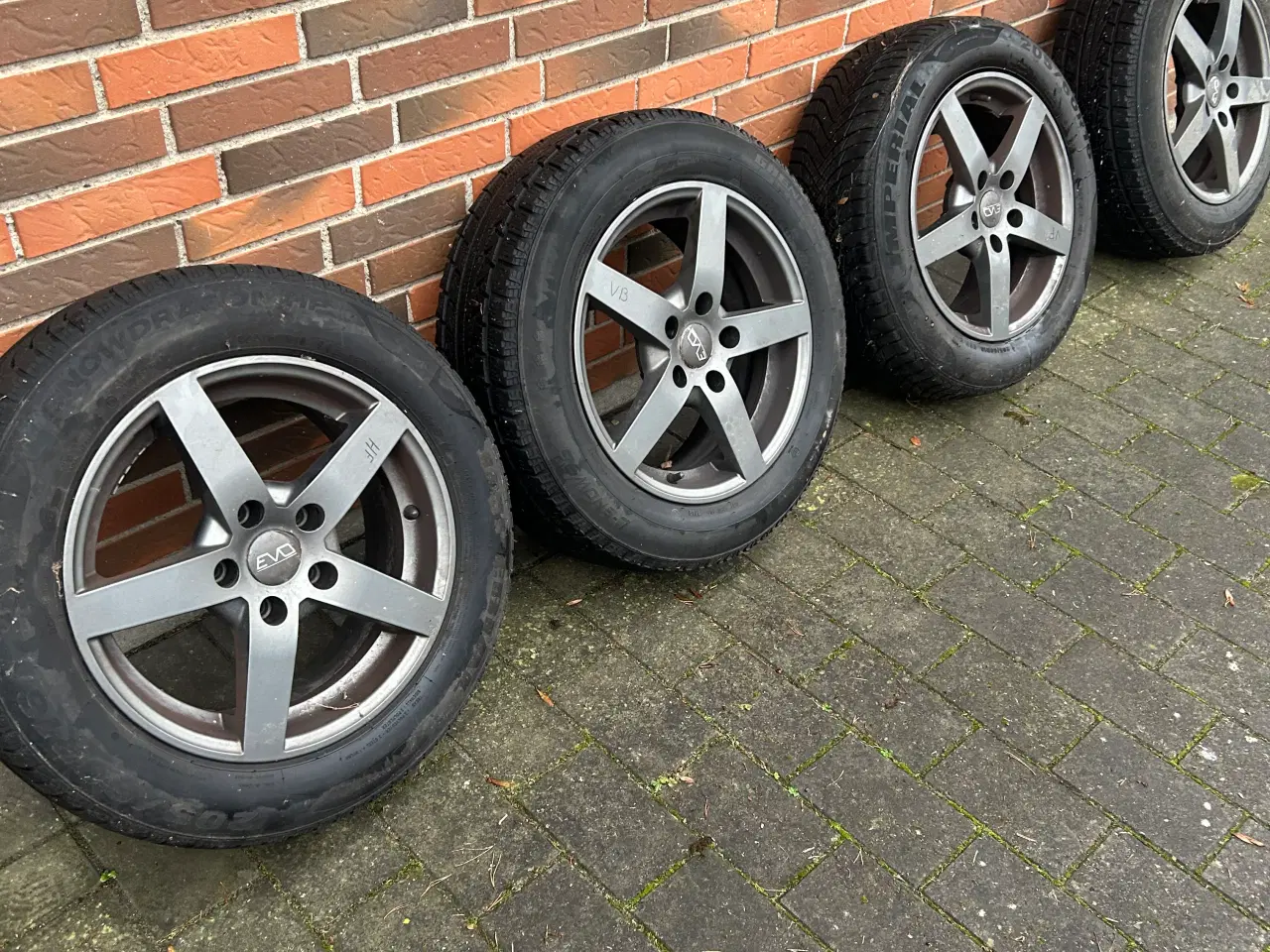 Billede 1 - Dæk og fælge 