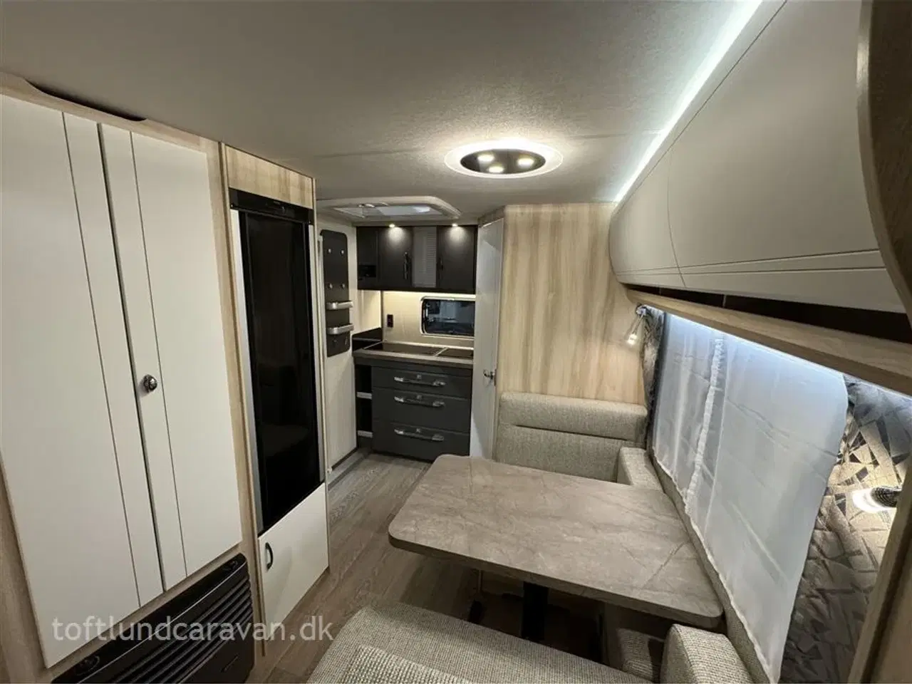 Billede 10 - 2024 - Hobby De Luxe 460 SFf   LAV VÆGT. FÅ ET EKSTRA GODT TILBUD. m/QUEENS SENG ! NU PÅ LAGER TIL OMGÅENDE LEVERING !