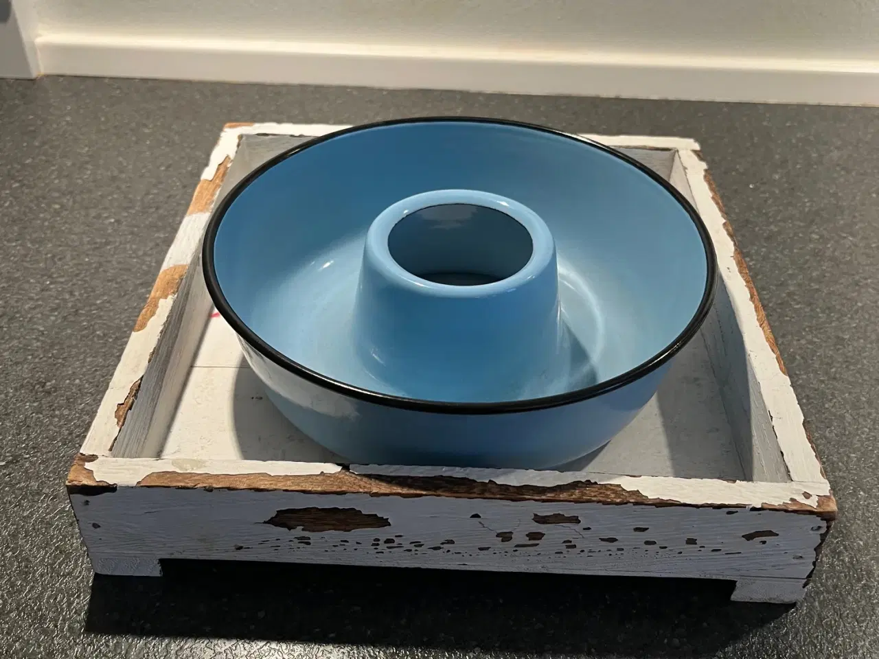 Billede 1 - Smukt Vintage Sæt: Madam Blå Randform & Rustik Træ