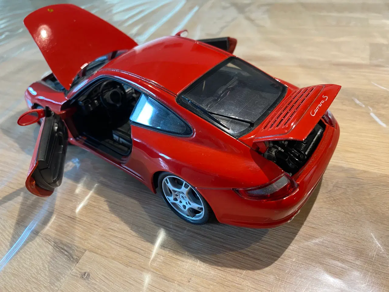 Billede 3 - Porsche 911 Carrera S, skala 1:18
