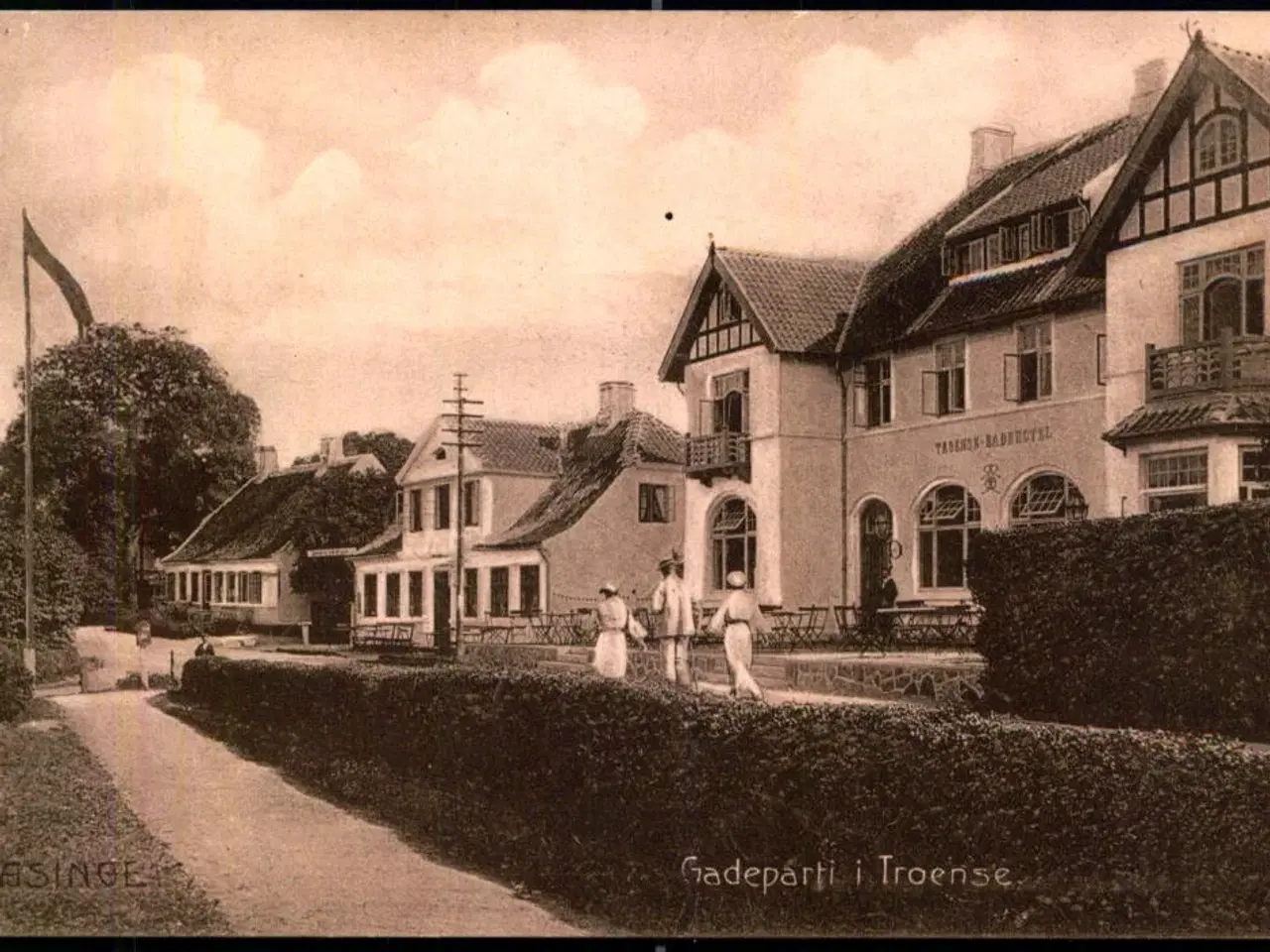 Billede 1 - Taasinge - Gadeparti i Troense - Brandts Bogh. 3716 K - Ubrugt